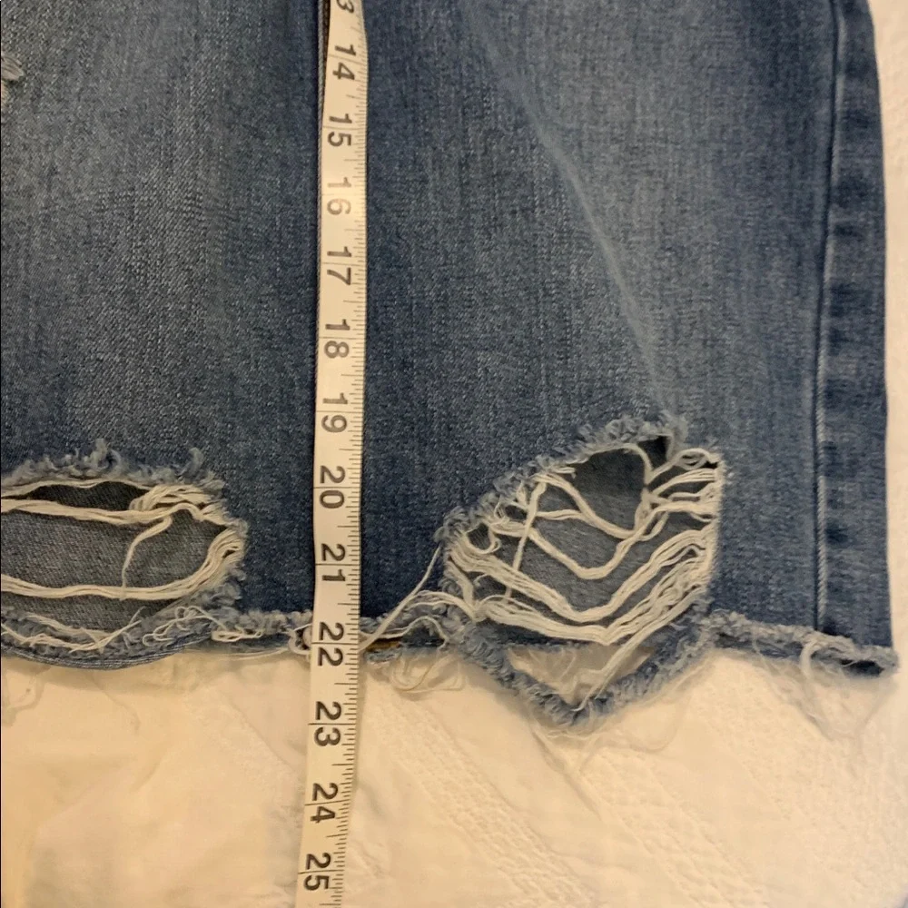 Kenzie denim distressed skirt sz S